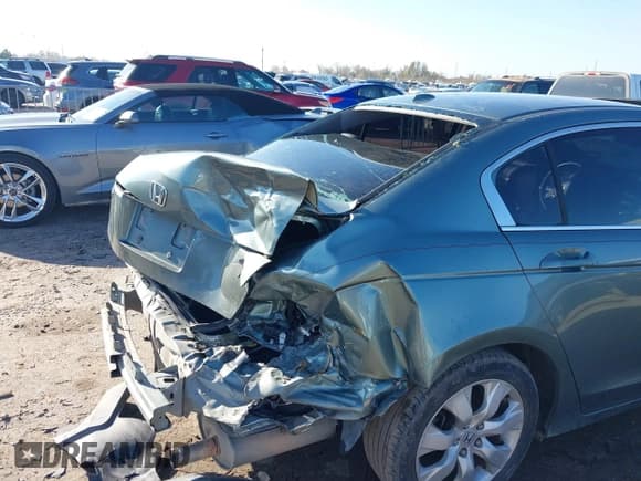 ✅ 2008 Honda Accord EX-L • VIN: 1HGCP26828A162219 • Lot: 41208788. Wystawiony na IAAI z przebiegiem 243 006 mil. Bezpłatny archiwum sprzedaży aukcyjnych z USA i szczegółowy raport historii pojazdu na DreamBid. Zdjęcie 6.