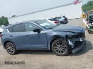 ✅ 2023 Mazda CX-5 S Carbon Edition • VIN: JM3KFBCM5P0179462 • Лот: 42451109. Опубликован ранее на IAAI с пробегом 14 170 миль. Бесплатный доступ к архиву аукционных продаж из США и подробный отчёт об истории автомобиля на DreamBid. Изображение 13.