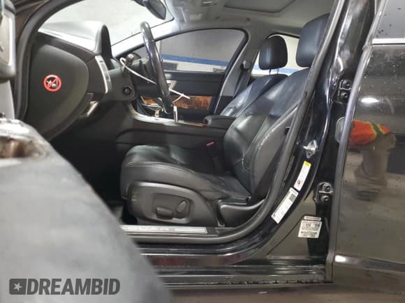 ✅ 2015 Jaguar XF T Premium • VIN: SAJWA0FS5FPU50762 • Lot: 90454095. Wystawiony na Copart z przebiegiem Nie podano. Bezpłatny archiwum sprzedaży aukcyjnych z USA i szczegółowy raport historii pojazdu na DreamBid. Zdjęcie 7.