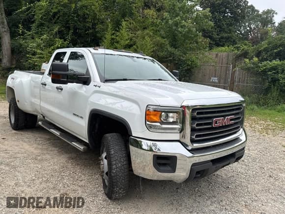 ✅ 2017 GMC Sierra 3500 • VIN: 1GD52VCG9HZ172326 • Lot: 67667265. Wystawiony na Copart z przebiegiem 130 182 mil. Bezpłatny archiwum sprzedaży aukcyjnych z USA i szczegółowy raport historii pojazdu na DreamBid. Zdjęcie 1.
