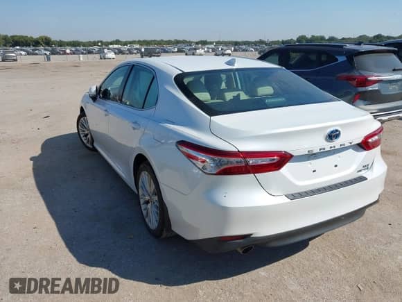 2020 Toyota Camry Hybrid XLE z VIN 4T1F31AK2LU539249, wystawiony jako IAAI lot #43365835 z przebiegiem 34 426 mil mil oraz . Historia ofert i sprzedaży dostępna na DreamBid. Obrazek 1.