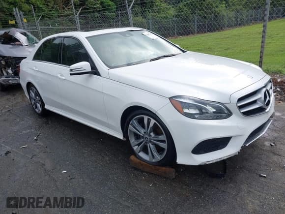 ✅ 2016 Mercedes-Benz E 350 Luxury • VIN: WDDHF8JB6GB254090 • Lot: 42481725. Wystawiony na IAAI z przebiegiem 104 359 mil. Bezpłatny archiwum sprzedaży aukcyjnych z USA i szczegółowy raport historii pojazdu na DreamBid. Zdjęcie 1.