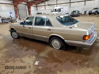 ✅ 1986 Mercedes-Benz 420 SEL • VIN: WDBCA35D2GA246302 • Lot: 87239744. Wystawiony na Copart z przebiegiem 101 975 mil. Bezpłatny archiwum sprzedaży aukcyjnych z USA i szczegółowy raport historii pojazdu na DreamBid. Zdjęcie 2.