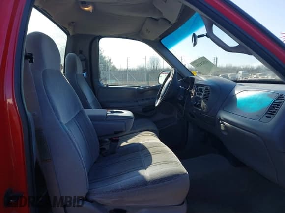 ✅ 1998 Ford F-250 • VIN: 1FTPF28L8WNA78805 • Lot: 41824199. Wystawiony na IAAI z przebiegiem 111 707 mil. Bezpłatny archiwum sprzedaży aukcyjnych z USA i szczegółowy raport historii pojazdu na DreamBid. Zdjęcie 5.