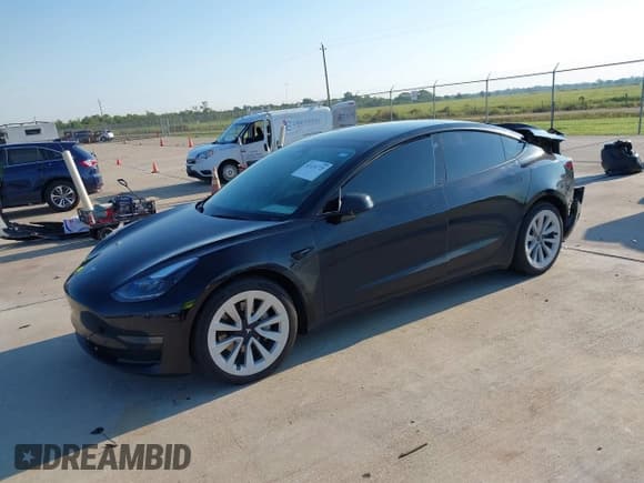 ✅ 2023 Tesla Model 3 • VIN: 5YJ3E1EA5PF671925 • Lot: 43126725. Wystawiony na IAAI z przebiegiem 28 765 mil. Bezpłatny archiwum sprzedaży aukcyjnych z USA i szczegółowy raport historii pojazdu na DreamBid. Zdjęcie 18.