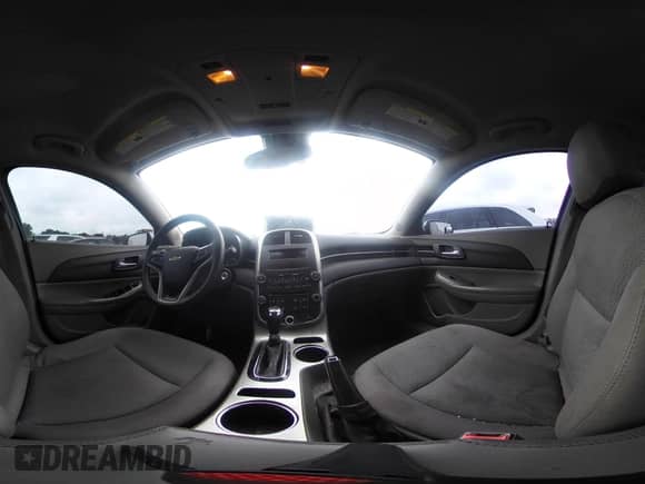 2014 Chevrolet Malibu LS z VIN 1G11A5SL4EF275986, wystawiony jako IAAI lot #42645534 z przebiegiem 173 937 mil mil oraz . Historia ofert i sprzedaży dostępna na DreamBid. Obrazek 19.