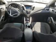 ✅ 2016 Hyundai Veloster • VIN: KMHTC6AD1GU289283 • Lot: 68667954. Wystawiony na Copart z przebiegiem 72 304 mil. Bezpłatny archiwum sprzedaży aukcyjnych z USA i szczegółowy raport historii pojazdu na DreamBid. Zdjęcie 8.