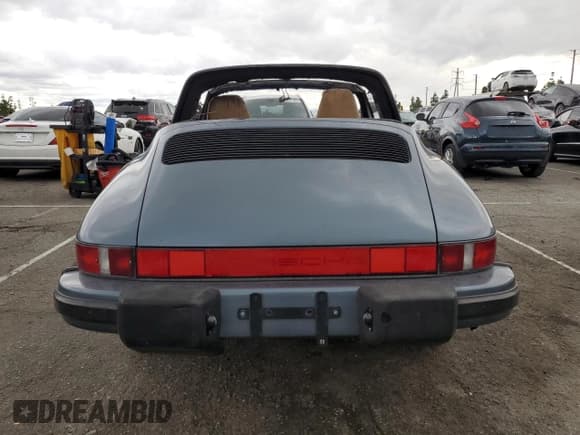 ✅ 1988 Porsche 911 • VIN: WB0EB0918JS160838 • Lot: 93232765. Wystawiony na Copart z przebiegiem Nie podano. Bezpłatny archiwum sprzedaży aukcyjnych z USA i szczegółowy raport historii pojazdu na DreamBid. Zdjęcie 6.