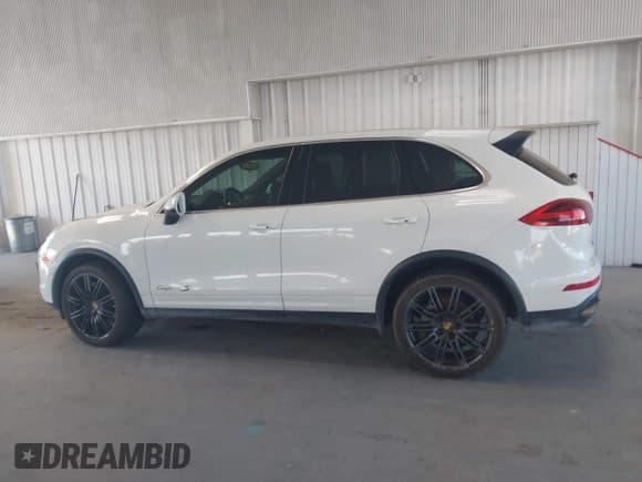 ✅ 2016 Porsche Cayenne S • VIN: WP1AB2A25GLA95396 • Lot: 43749440. Listed on IAAI with 130,437 mi. Free auction sales archive from the USA and detailed vehicle history report at DreamBid. Image 14.