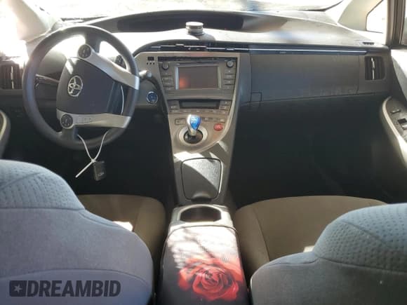 ✅ 2015 Toyota Prius Two • VIN: JTDKN3DU9F1935111 • Lot: 85426165. Listed on Copart with 139,908 mi. Free auction sales archive from the USA and detailed vehicle history report at DreamBid. Image 8.