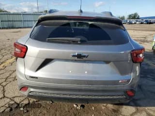 ✅ 2025 Chevrolet Trax 2RS • VIN: KL77LJEPXSC036519 • Лот: 82345395. Опубликован ранее на Copart с пробегом 10 048 миль. Бесплатный доступ к архиву аукционных продаж из США и подробный отчёт об истории автомобиля на DreamBid. Изображение 6.