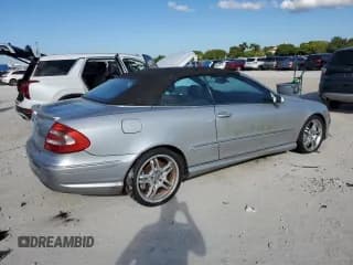 ✅ 2005 Mercedes-Benz CLK 55 AMG • VIN: WDBTK76G35T045958 • Lot: 82519205. Wystawiony na Copart z przebiegiem Nie podano. Bezpłatny archiwum sprzedaży aukcyjnych z USA i szczegółowy raport historii pojazdu na DreamBid. Zdjęcie 3.