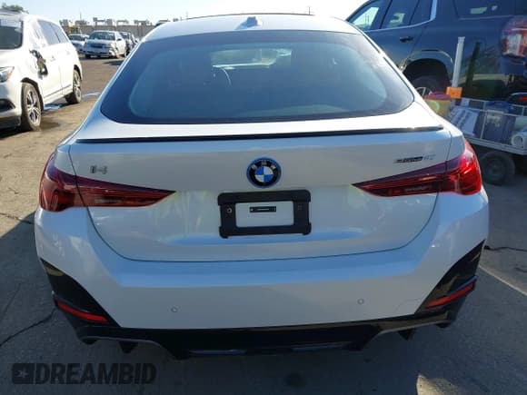 ✅ 2025 BMW i4 eDrive40 • VIN: WBY23HD09SFU19035 • Lot: 41359569. Listed on IAAI with 303 mi. Free auction sales archive from the USA and detailed vehicle history report at DreamBid. Image 16.