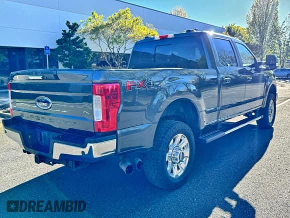 ✅ 2018 Ford F-350 XL • VIN: 1FT8W3BT8JEB10390 • Лот: 97057925. Опубликован ранее на Copart с пробегом 186 099 миль. Бесплатный доступ к архиву аукционных продаж из США и подробный отчёт об истории автомобиля на DreamBid. Изображение 4.