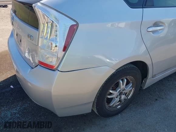 ✅ 2010 Toyota Prius III • VIN: JTDKN3DU2A0106055 • Лот: 43242134. Опубликован ранее на IAAI с пробегом 198 814 миль. Бесплатный доступ к архиву аукционных продаж из США и подробный отчёт об истории автомобиля на DreamBid. Изображение 6.