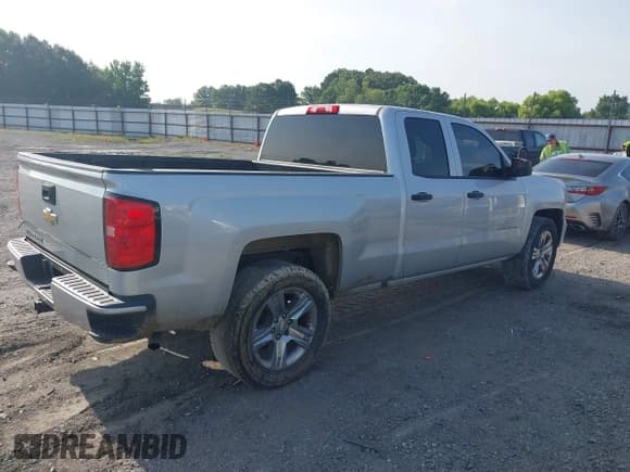 ✅ 2018 Chevrolet Silverado 1500 Custom • VIN: 1GCRCPEC4JZ110265 • Lot: 42534453. Wystawiony na IAAI z przebiegiem 210 589 mil. Bezpłatny archiwum sprzedaży aukcyjnych z USA i szczegółowy raport historii pojazdu na DreamBid. Zdjęcie 4.