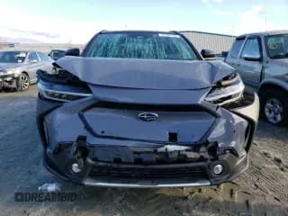 ✅ 2023 Subaru Solterra Premium • VIN: JTMABABA7PA012841 • Lot: 77384103. Wystawiony na Copart z przebiegiem 9 890 mil. Bezpłatny archiwum sprzedaży aukcyjnych z USA i szczegółowy raport historii pojazdu na DreamBid. Zdjęcie 5.