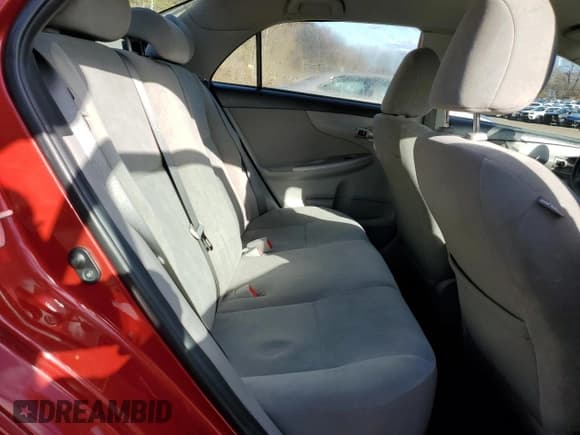 ✅ 2013 Toyota Corolla LE • VIN: 5YFBU4EE1DP130311 • Lot: 92813885. Wystawiony na Copart z przebiegiem 162 813 mil. Bezpłatny archiwum sprzedaży aukcyjnych z USA i szczegółowy raport historii pojazdu na DreamBid. Zdjęcie 10.