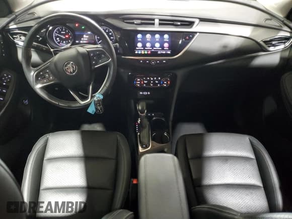 ✅ 2022 Buick Encore GX Essence • VIN: KL4MMFSL8NB085160 • Lot: 65381465. Wystawiony na Copart z przebiegiem 47 872 mil. Bezpłatny archiwum sprzedaży aukcyjnych z USA i szczegółowy raport historii pojazdu na DreamBid. Zdjęcie 8.