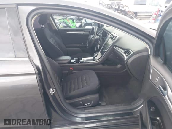 ✅ 2015 Ford Fusion SE • VIN: 3FA6P0H79FR193318 • Lot: 43711360. Wystawiony na IAAI z przebiegiem 143 707 mil. Bezpłatny archiwum sprzedaży aukcyjnych z USA i szczegółowy raport historii pojazdu na DreamBid. Zdjęcie 5.