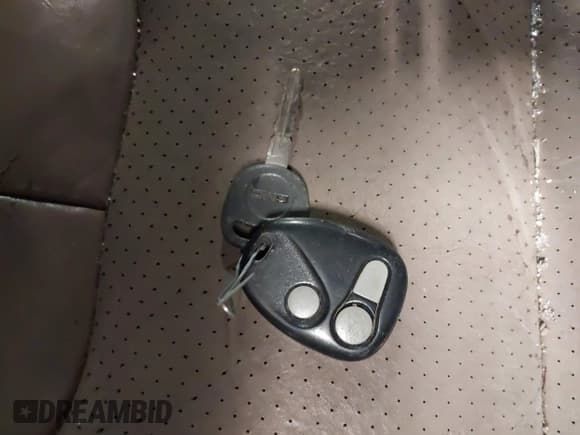 ✅ 2000 GMC Savana Cargo RV Conversion • VIN: 1GDFG15R6Y1272847 • Lot: 41627852. Wystawiony na IAAI z przebiegiem 245 599 mil. Bezpłatny archiwum sprzedaży aukcyjnych z USA i szczegółowy raport historii pojazdu na DreamBid. Zdjęcie 11.