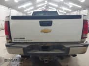 ✅ 2011 GMC Sierra 2500HD Work Truck • VIN: 1GT02ZCG7BF118862 • Lot: 42733392. Wystawiony na IAAI z przebiegiem 309 567 mil. Bezpłatny archiwum sprzedaży aukcyjnych z USA i szczegółowy raport historii pojazdu na DreamBid. Zdjęcie 16.