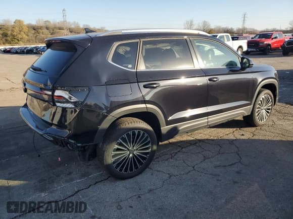 ✅ 2025 Volkswagen Taos SE • VIN: 3VVSC7B22SM044946 • Лот: 92532525. Опубликован ранее на Copart с пробегом 9 639 миль. Бесплатный доступ к архиву аукционных продаж из США и подробный отчёт об истории автомобиля на DreamBid. Изображение 3.