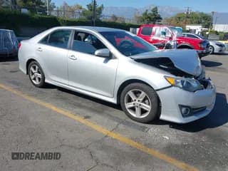 ✅ 2014 Toyota Camry SE • VIN: 4T1BF1FK9EU304459 • Лот: 43526978. Опубликован ранее на IAAI с пробегом 157 990 миль. Бесплатный доступ к архиву аукционных продаж из США и подробный отчёт об истории автомобиля на DreamBid. Изображение 1.