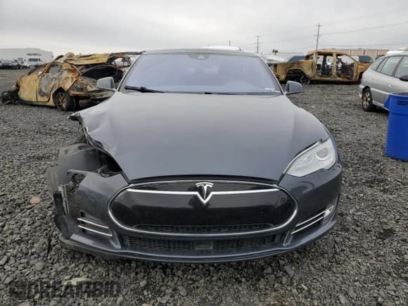 ✅ 2015 Tesla Model S 85D • VIN: 5YJSA1E20FF117416 • Lot: 90315585. Wystawiony na Copart z przebiegiem 119 245 mil. Bezpłatny archiwum sprzedaży aukcyjnych z USA i szczegółowy raport historii pojazdu na DreamBid. Zdjęcie 5.