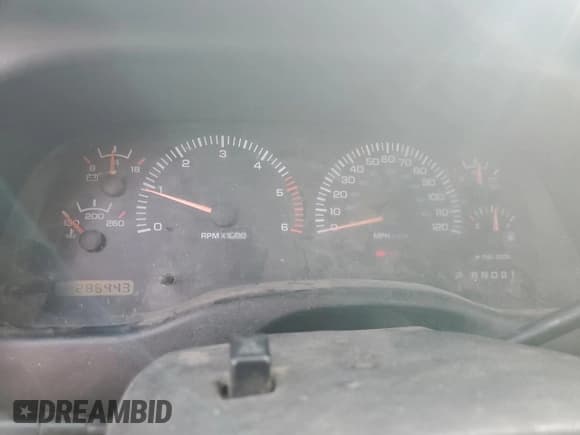 ✅ 1997 Dodge Dakota • VIN: 1B7GG23Y8VS161313 • Lot: 77646454. Wystawiony na Copart z przebiegiem 286 443 mil. Bezpłatny archiwum sprzedaży aukcyjnych z USA i szczegółowy raport historii pojazdu na DreamBid. Zdjęcie 9.