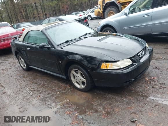✅ 2001 Ford Mustang Deluxe • VIN: 1FAFP444X1F113422 • Лот: 43840124. Опубликован ранее на IAAI с пробегом Не указан. Бесплатный доступ к архиву аукционных продаж из США и подробный отчёт об истории автомобиля на DreamBid. Изображение 1.