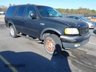 ✅ 2001 Ford Expedition XLT • VIN: 1FMPU16L91LB64028 • Lot: 43667513. Wystawiony na IAAI z przebiegiem 131 060 mil. Bezpłatny archiwum sprzedaży aukcyjnych z USA i szczegółowy raport historii pojazdu na DreamBid. Zdjęcie 1.