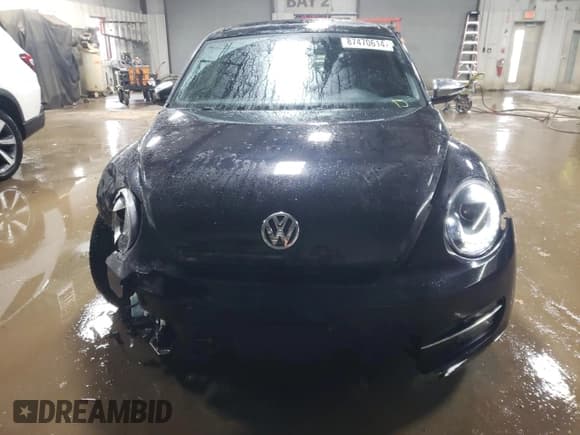 ✅ 2013 Volkswagen Beetle Turbo • VIN: 3VWV67AT2DM657419 • Lot: 87470614. Wystawiony na Copart z przebiegiem 104 948 mil. Bezpłatny archiwum sprzedaży aukcyjnych z USA i szczegółowy raport historii pojazdu na DreamBid. Zdjęcie 5.