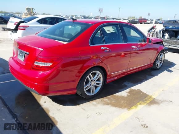 ✅ 2013 Mercedes-Benz C 250 Sport • VIN: WDDGF4HB2DR251913 • Lot: 43626560. Listed on IAAI with 217,028 mi. Free auction sales archive from the USA and detailed vehicle history report at DreamBid. Image 4.