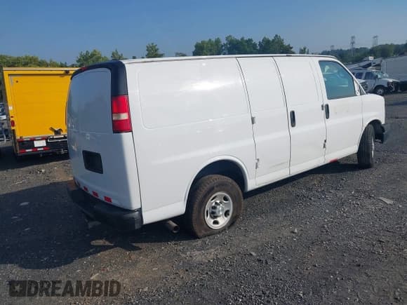 ✅ 2015 Chevrolet Express Cargo • VIN: 1GCWGFCF6F1167832 • Lot: 42957622. Listed on IAAI with 112,734 mi. Free auction sales archive from the USA and detailed vehicle history report at DreamBid. Image 4.