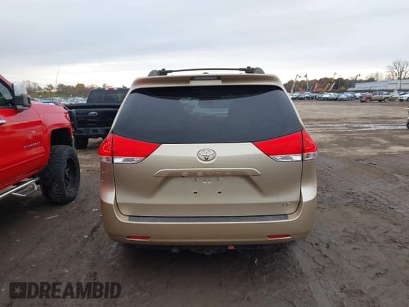 ✅ 2012 Toyota Sienna LE • VIN: 5TDKK3DC9CS206203 • Lot: 43658878. Listed on IAAI with 133,763 mi. Free auction sales archive from the USA and detailed vehicle history report at DreamBid. Image 16.