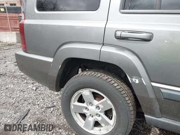 ✅ 2008 Jeep Commander Sport • VIN: 1J8HG48K98C135234 • Lot: 41920183. Listed on IAAI with 247,452 mi. Free auction sales archive from the USA and detailed vehicle history report at DreamBid. Image 14.