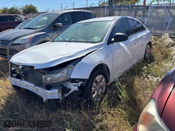 ✅ 2016 Chevrolet Cruze LS • VIN: 1G1PC5SH3G7183037 • Лот: 43604995. Опубликован ранее на IAAI с пробегом 113 479 миль. Бесплатный доступ к архиву аукционных продаж из США и подробный отчёт об истории автомобиля на DreamBid. Изображение 2.