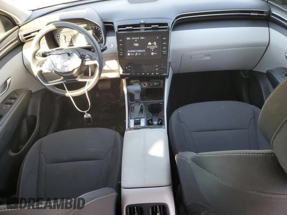 ✅ 2024 Hyundai Tucson SEL • VIN: 5NMJBCDE6RH318353 • Lot: 73232624. Wystawiony na Copart z przebiegiem 10 195 mil. Bezpłatny archiwum sprzedaży aukcyjnych z USA i szczegółowy raport historii pojazdu na DreamBid. Zdjęcie 8.