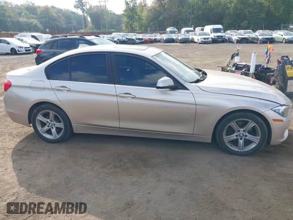 ✅ 2014 BMW 3 Series 320i xDrive • VIN: WBA3C3G52ENS67798 • Лот: 43218330. Опубликован ранее на IAAI с пробегом 134 013 миль. Бесплатный доступ к архиву аукционных продаж из США и подробный отчёт об истории автомобиля на DreamBid. Изображение 13.