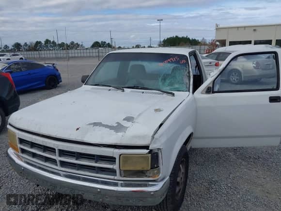 1996 Dodge Dakota z VIN 1B7FL26XXTS665546, wystawiony jako IAAI lot #41009915 z przebiegiem 84 332 mil mil oraz . Historia ofert i sprzedaży dostępna na DreamBid. Obrazek 6.
