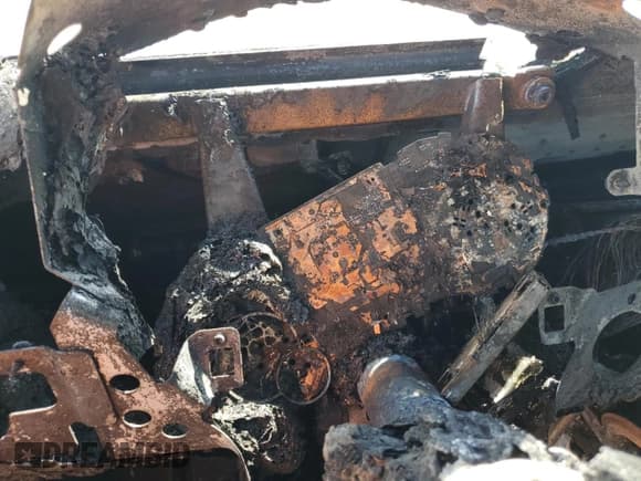 ✅ 2018 Mercedes-Benz G 63 AMG • VIN: WDCYC7DH9JX294083 • Lot: 56709625. Wystawiony na Copart z przebiegiem Nie podano. Bezpłatny archiwum sprzedaży aukcyjnych z USA i szczegółowy raport historii pojazdu na DreamBid. Zdjęcie 9.