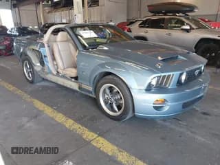 ✅ 2005 Ford Mustang GT Deluxe • VIN: 1ZVFT85H955251508 • Лот: 43001318. Опубликован ранее на IAAI с пробегом 96 636 миль. Бесплатный доступ к архиву аукционных продаж из США и подробный отчёт об истории автомобиля на DreamBid. Изображение 1.