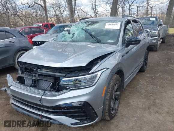 ✅ 2024 Volkswagen Tiguan SE R-Line Black • VIN: 3VVCB7AX2RM209005 • Lot: 41694881. Wystawiony na IAAI z przebiegiem 1 421 mil. Bezpłatny archiwum sprzedaży aukcyjnych z USA i szczegółowy raport historii pojazdu na DreamBid. Zdjęcie 2.