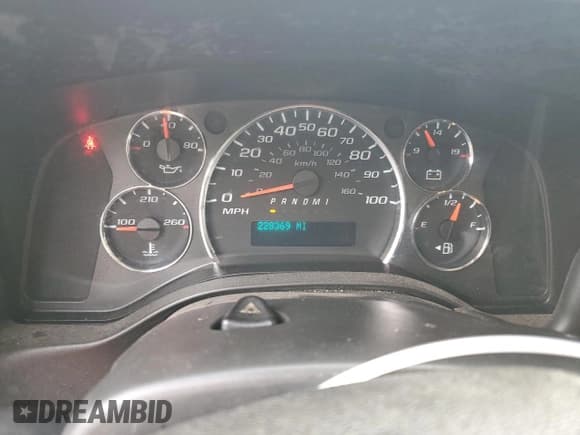 ✅ 2018 Chevrolet Express Cargo • VIN: 1GCWGBFP1J1340565 • Lot: 82257055. Listed on Copart with 228,369 mi. Free auction sales archive from the USA and detailed vehicle history report at DreamBid. Image 9.