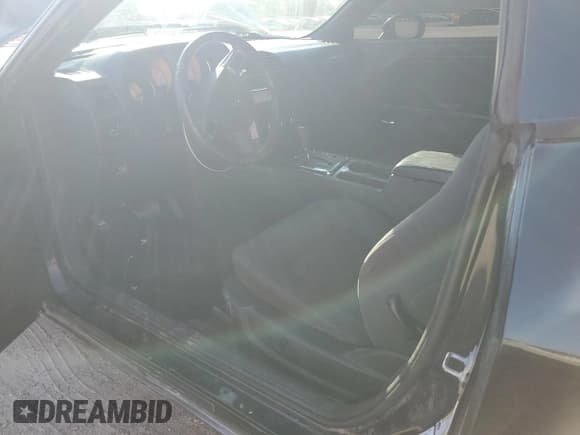 ✅ 2010 Dodge Challenger SE • VIN: 2B3CJ4DV1AH180109 • Lot: 85960354. Wystawiony na Copart z przebiegiem 139 629 mil. Bezpłatny archiwum sprzedaży aukcyjnych z USA i szczegółowy raport historii pojazdu na DreamBid. Zdjęcie 7.