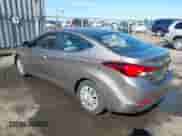 2016 Hyundai Elantra SE z VIN 5NPDH4AE8GH695143, wystawiony jako IAAI lot #43482332 z przebiegiem Nie podano mil oraz . Historia ofert i sprzedaży dostępna na DreamBid. Obrazek 3.