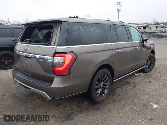 ✅ 2019 Ford Expedition Max Limited • VIN: 1FMJK2AT4KEA46550 • Lot: 41715133. Wystawiony na IAAI z przebiegiem 113 130 mil. Bezpłatny archiwum sprzedaży aukcyjnych z USA i szczegółowy raport historii pojazdu na DreamBid. Zdjęcie 4.