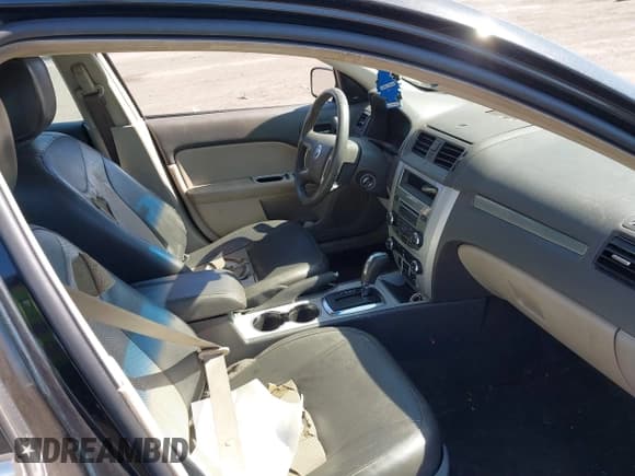 ✅ 2010 Mercury Milan Hybrid • VIN: 3MEDM0L38AR622485 • Lot: 41760158. Listed on IAAI with 147,756 mi. Free auction sales archive from the USA and detailed vehicle history report at DreamBid. Image 5.