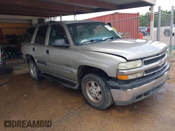 2001 Chevrolet Tahoe LT z VIN 1GNEK13T51J186505, wystawiony jako IAAI lot #42648332 z przebiegiem 282 884 mil mil oraz . Historia ofert i sprzedaży dostępna na DreamBid. Obrazek 1.